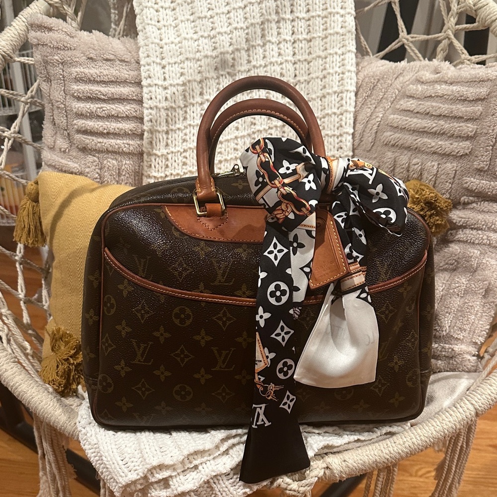 Authentic monogram Louis Vuitton Deauville - Picture 14 of 16